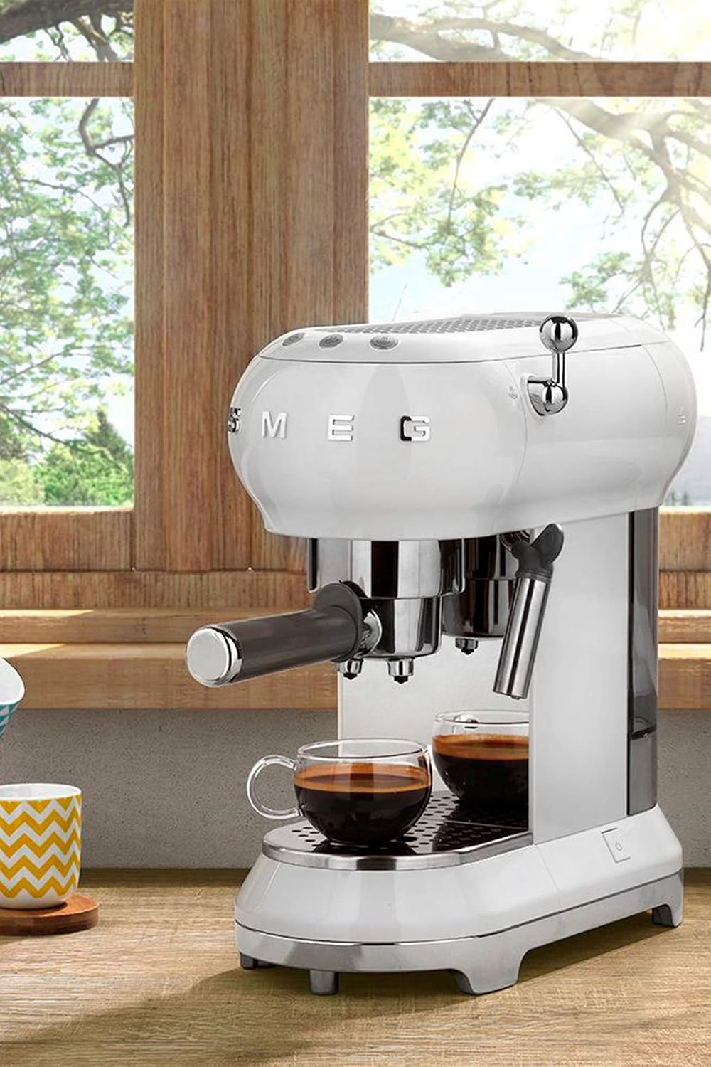 Smeg ECF01WHEU espresso machine - view 8